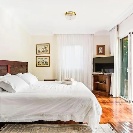 Artigar, Garden, Swimming Pool And Bbq.